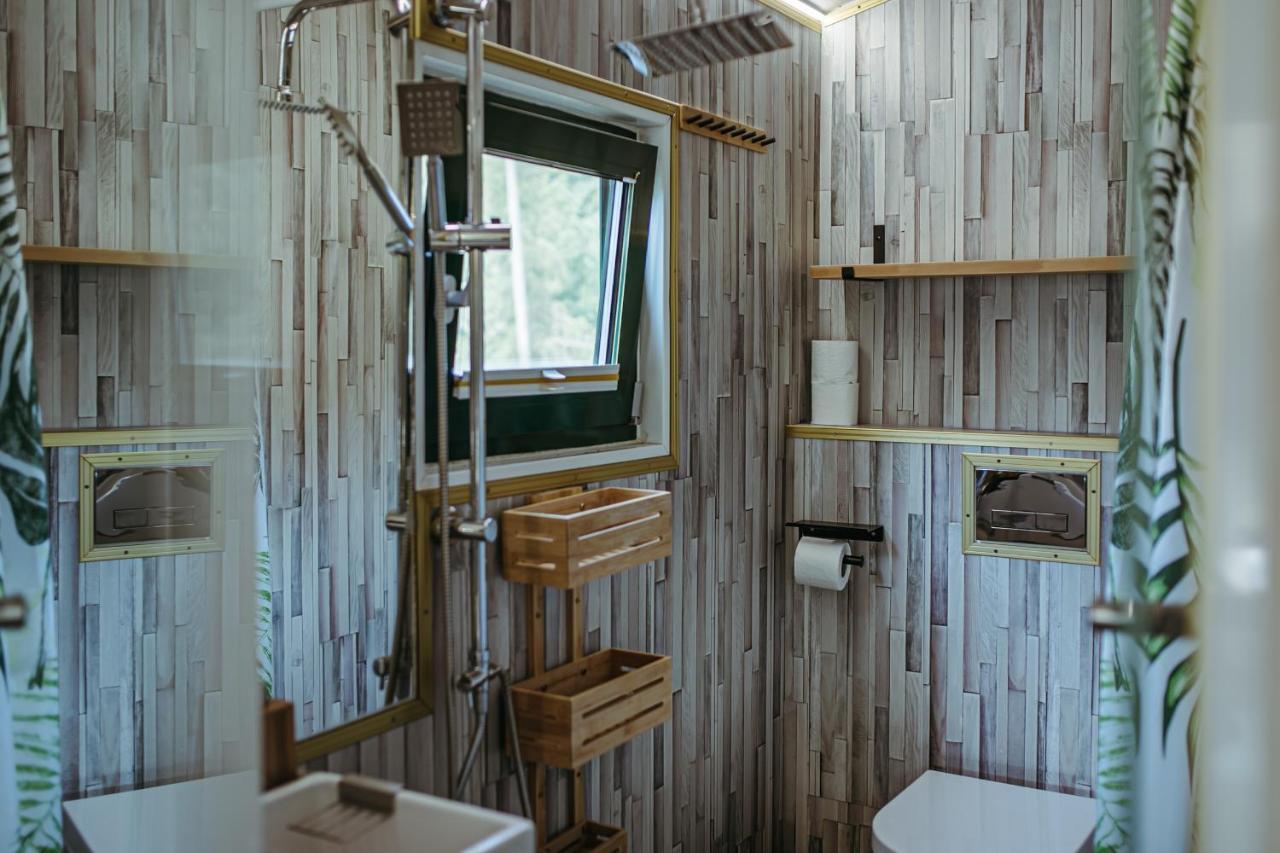 Herbals - Tree&Lake Houses With Bath, Sauna, Bikes, Motorboat เมียลโน ภายนอก รูปภาพ